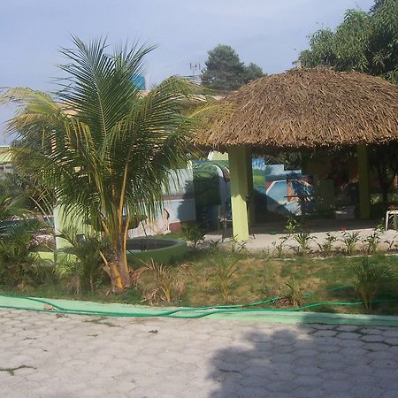 La Cayenna Hotel Et Restaurant Порт о Пренс Екстериор снимка